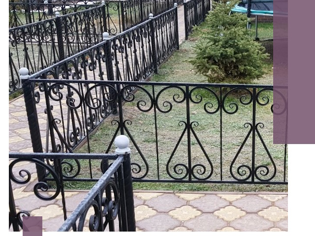 Кованые газонные ограждения под ключ в Фрязине